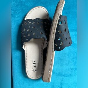 Cliffs by White Mountain sandals black squad slide on size 8